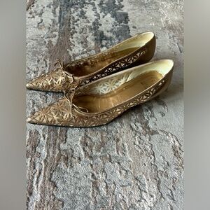 Stuart Weitzman Vintage gold pumps 8.5